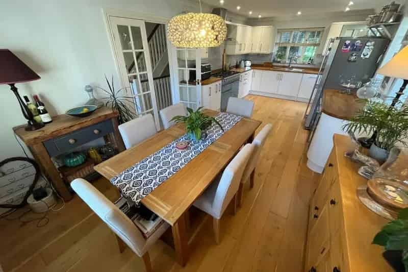 Four Bedroom Detached House with Ensuite and Garden