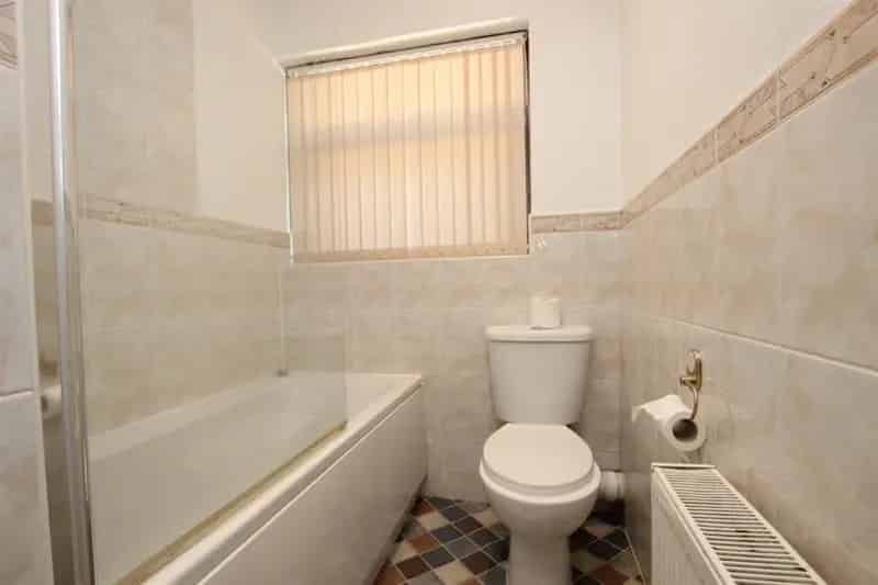 2 Bedroom Detached Bungalow To Let
