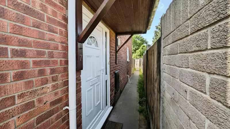 1 Bedroom House for Sale - Modern Auction