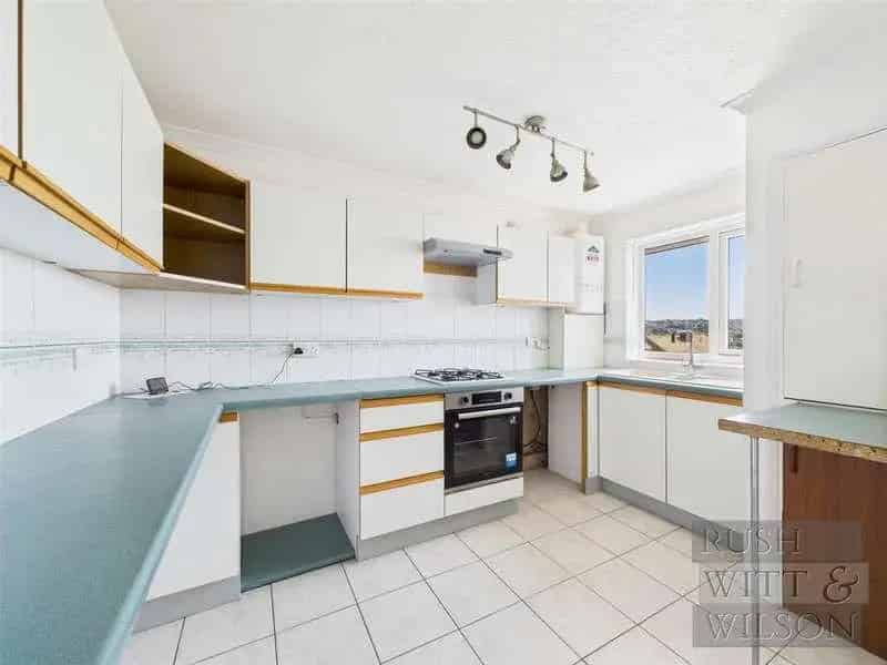 2 Bed Flat for Sale St Leonards-On-Sea Sea Views Garage En Bloc