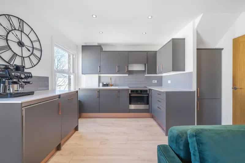 3 Bedroom Flat House to Rent in Brixton