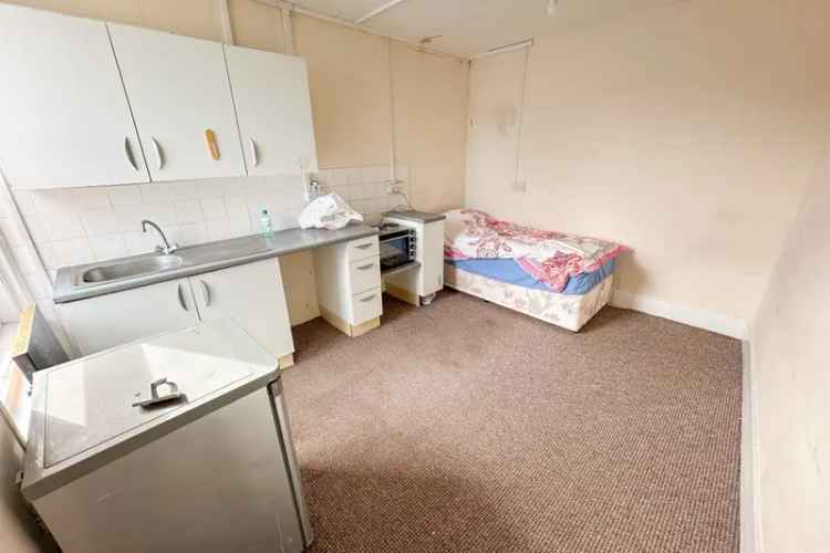 1-Bed Flat Townhouse Little Chelsea 2 Lettable Rooms Off Street Parking Potential