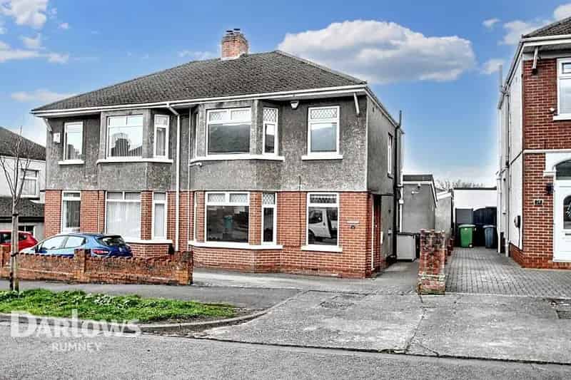 3 Bedroom Semi-Detached House For Sale