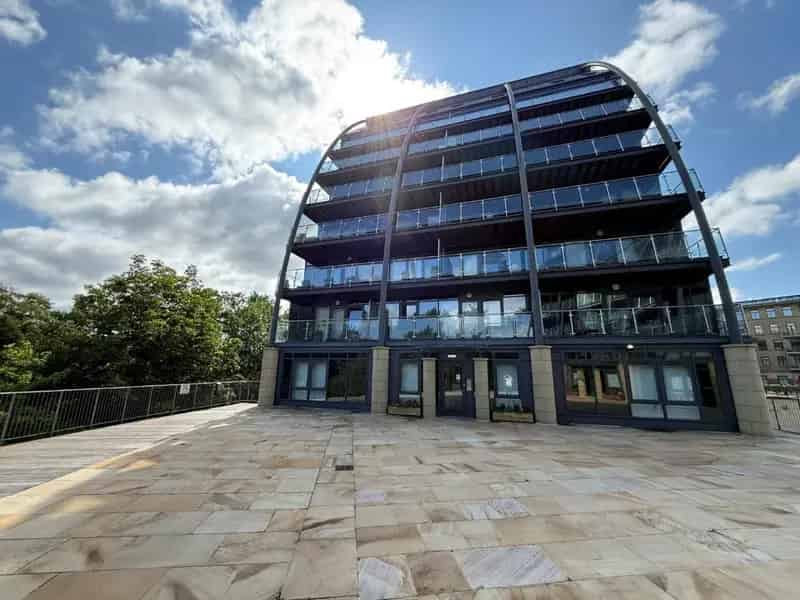 2 Bedroom Flat for Sale in Salts Mill Complex