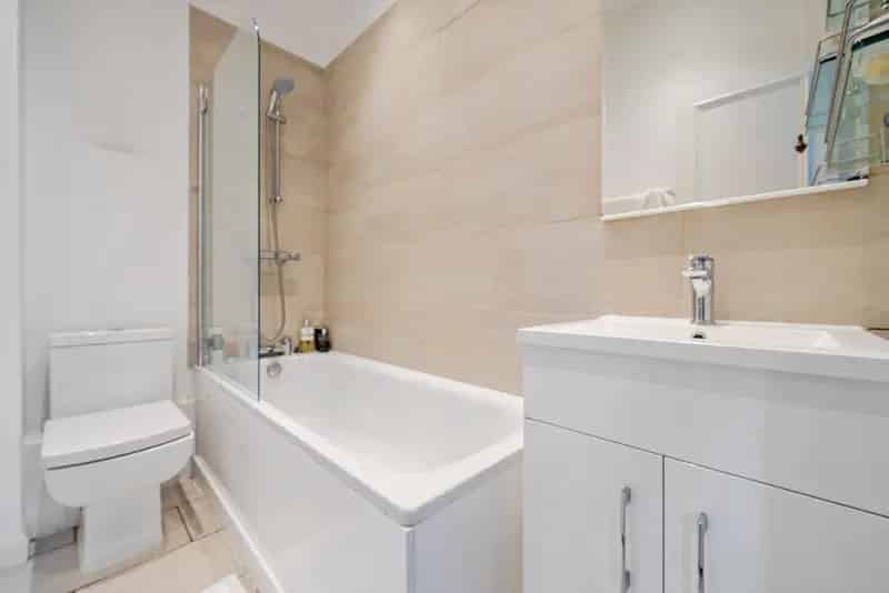 Bright 2nd Floor Apartment Near Wandsworth Common