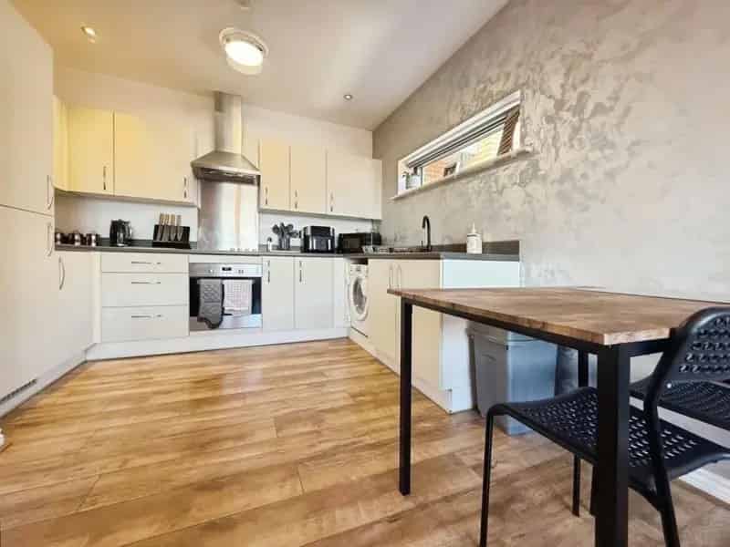 2 bedroom Flat
 For Sale