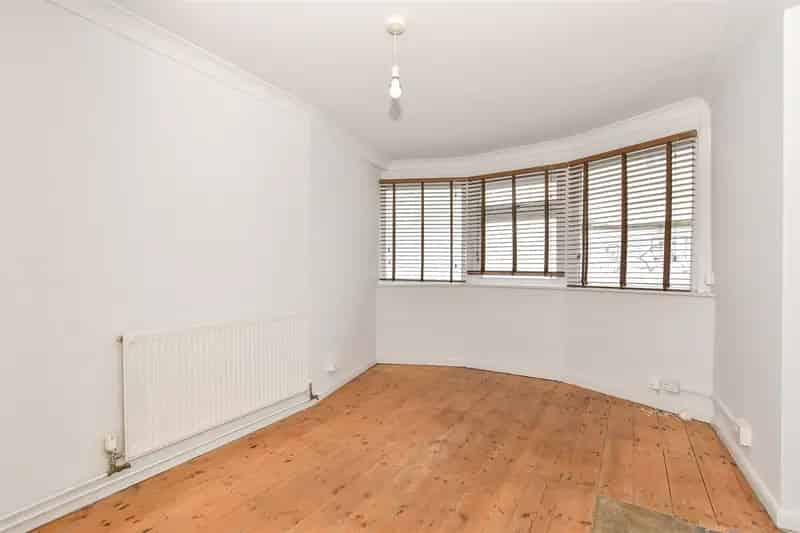 2 bedroom detached house for sale
