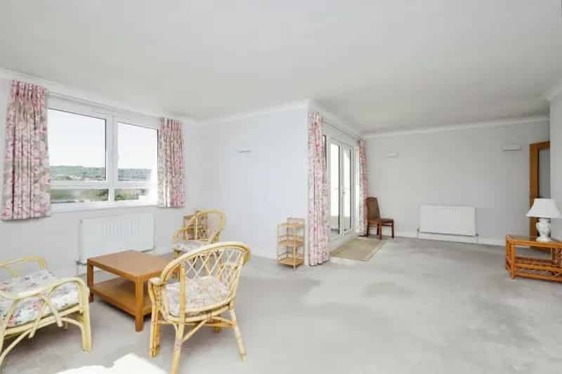 Three Bedroom Penthouse Apartment with Sea Views Eastbourne