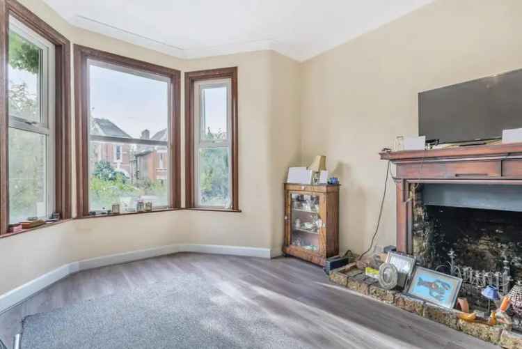 Flat For Sale in London, England