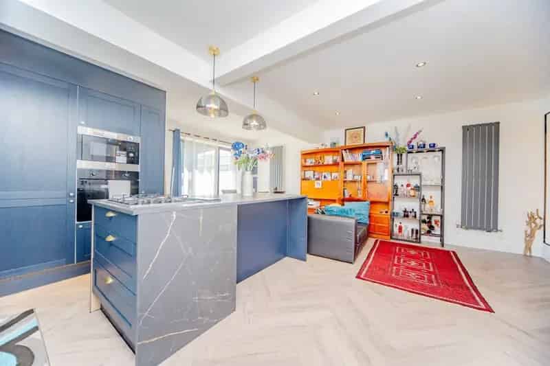 3 Bed Semi Detached House Cardiff