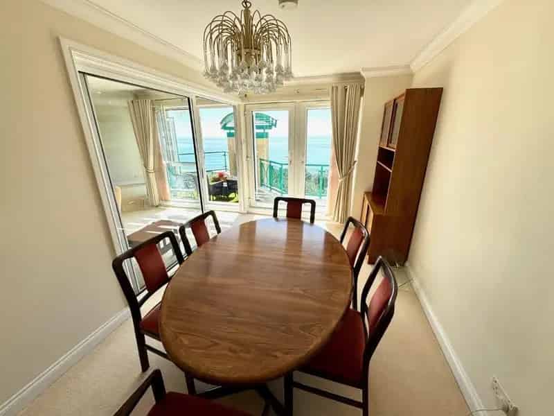 3 Bedroom Penthouse with Sea Views and Parking