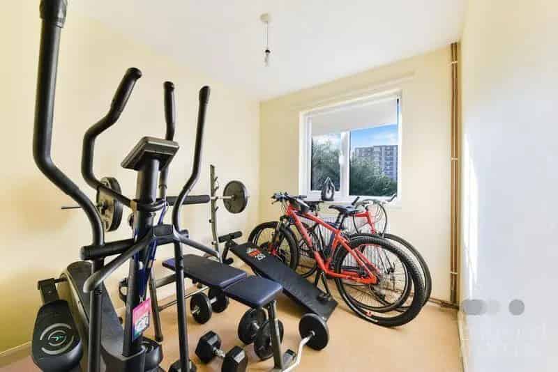 Three Bedroom House Sutton Town Centre Near Transport