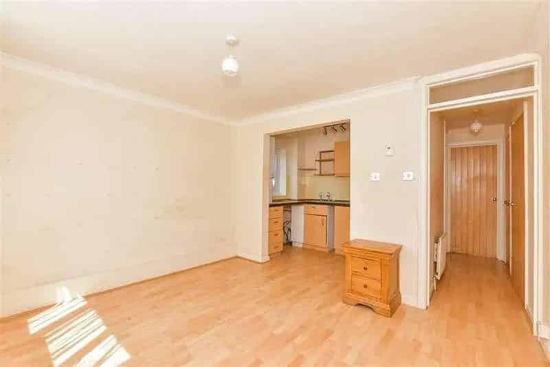 1 Bed Flat for Sale Ample Parking Garage Private Garden