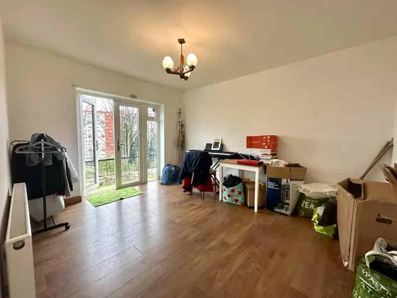 Spacious 4-Bed Detached House with Large Garden - Freehold