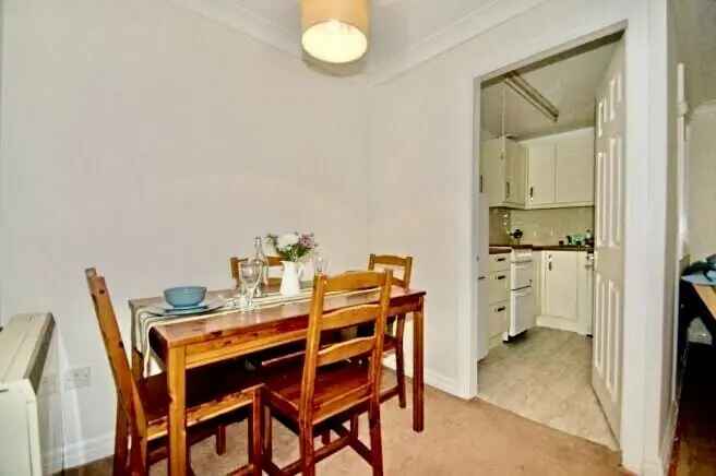 2-Bedroom Flat in Kirkstall - Parking Included