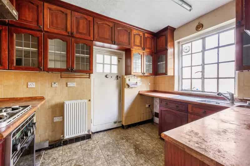 2 Bedroom Flat House to Rent in Hanger Hill