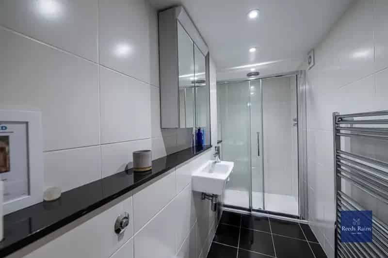 4 Bedroom End Terrace House to Rent Near Myatts Field