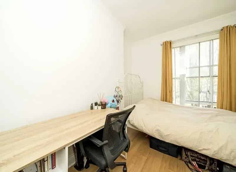 2 Double Bedroom Victorian Flat Kensington Olympia Professional Sharers