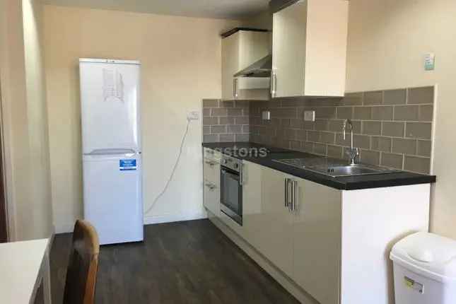 Flat to rent in Miskin Street, Cathays CF24