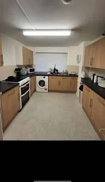 1 Bed Ground Floor Flat with Shared Garden and Parking