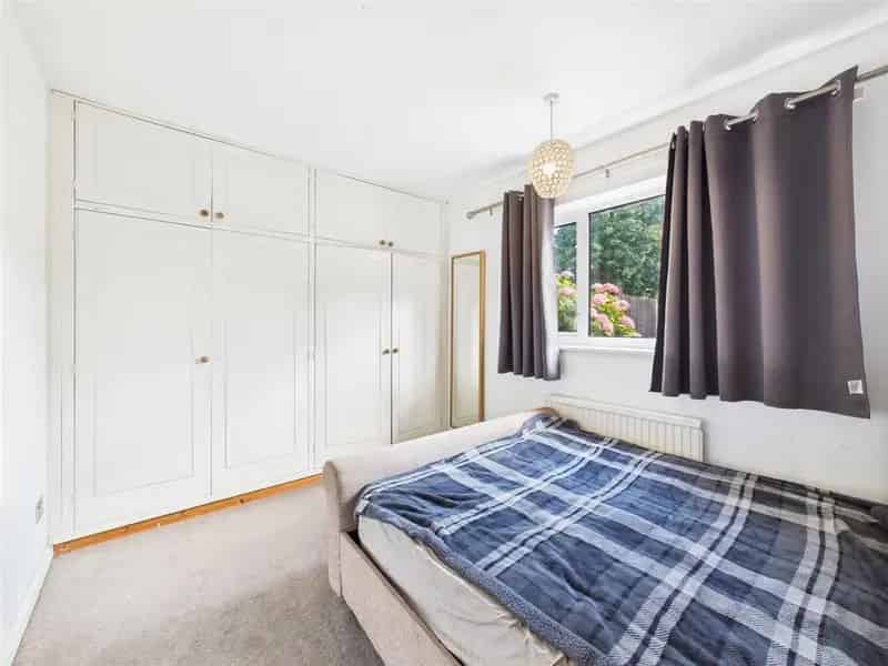 2 Bedroom Apartment to Rent - Modern & Convenient