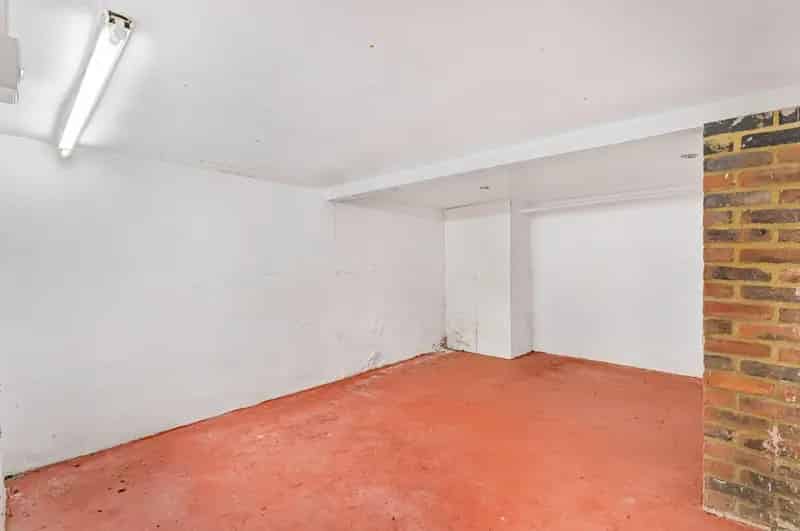 Commercial Unit Near Forest Hill Station - Convertible to Residential
