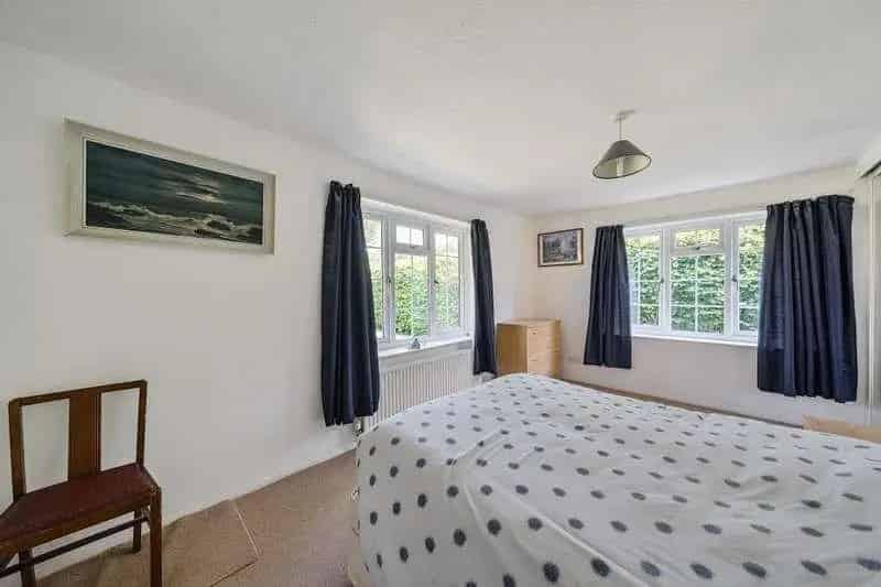4 Bed Detached Bungalow in Hampshire Countryside