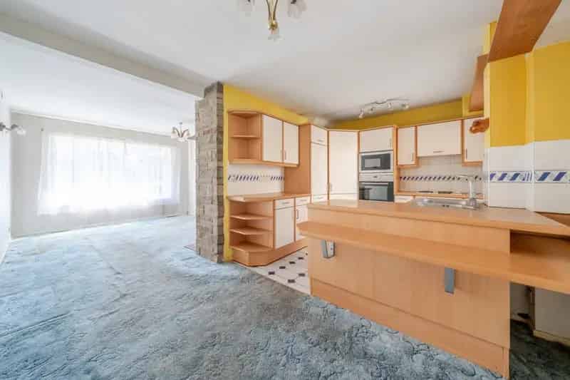 Three Bedroom Terrace House - No Onward Chain