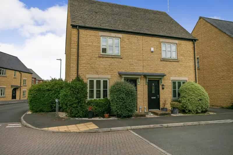 2 Bedroom Semi-Detached House For Sale