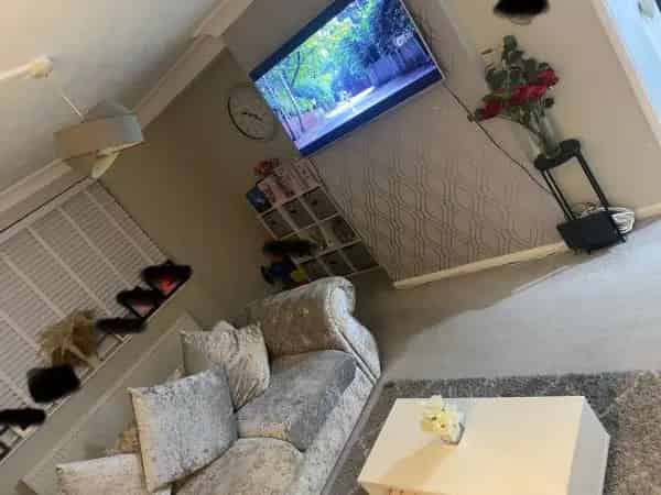 2-Bed Ground Floor Maisonette with Garden Disabled Access Parking