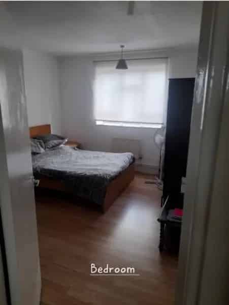 Large Flat near Pimlico Station - Soon to be Renovated