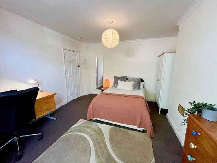 6 Bedroom House in Filton Near Gloucester Road