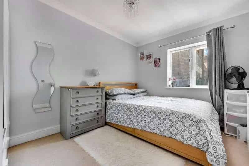 2 Bed Flat for Sale in Walton - Close to Schools and Station
