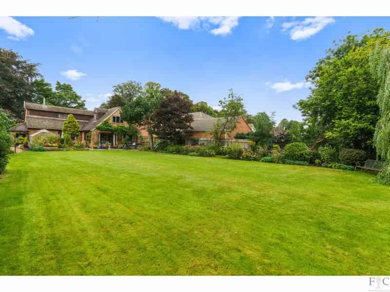 4 Bedroom Detached House with Landscaped Gardens and Countryside Views