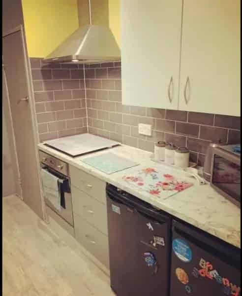 2-Bed House Near Merry Hill B32 - Spacious Family Home