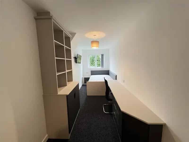 6 Bedroom Terraced House to Rent