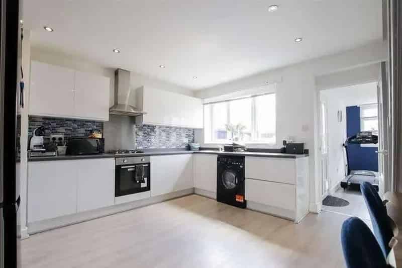 2 Bedroom End Terrace House for Sale