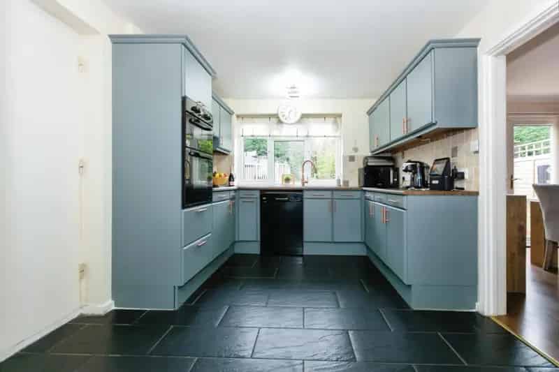 5 bedroom House
 For Sale 
Total Size: 1801 SQ FT