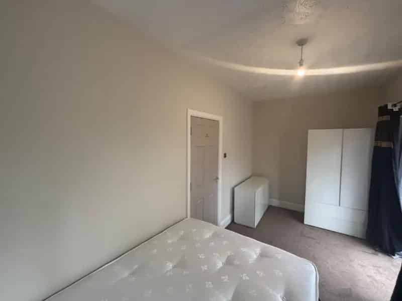 1 Bedroom Ground Floor Maisonette To Let Headless Cross