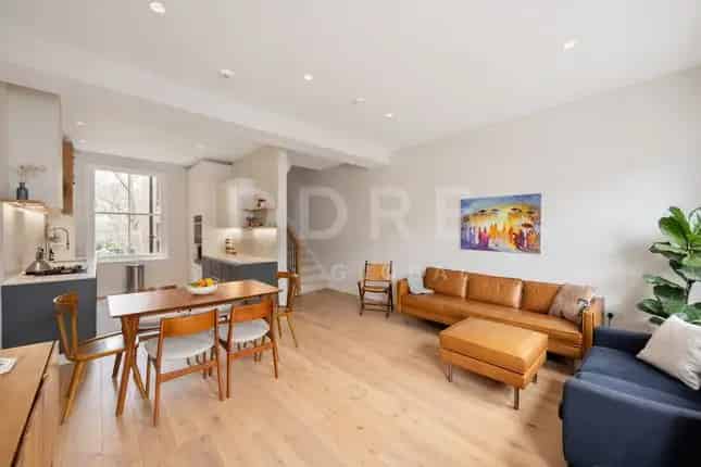 Flat for sale in Fitzroy Road, London NW1