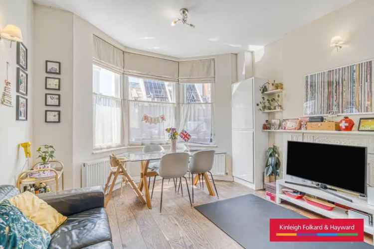 Two Bedroom House Near Clapham Common with Private Garden