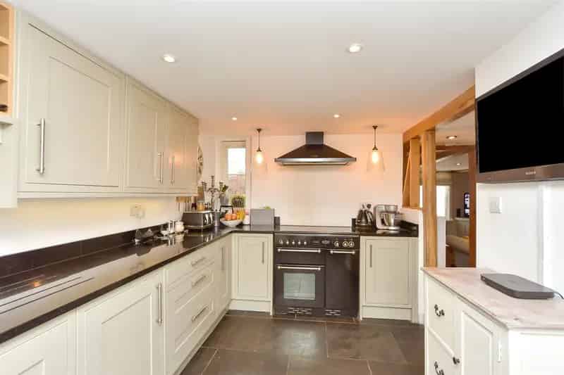 3 Bedroom Cottage for Sale near Hollingbourne