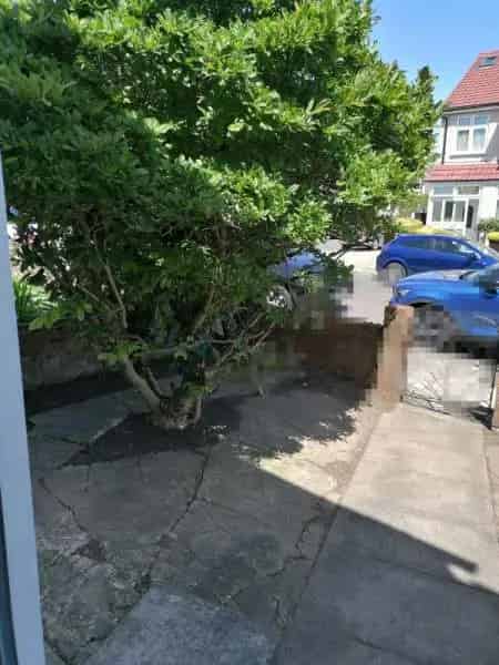 3 Bedroom House Near Parks and Woodlands  Excellent Transport Links