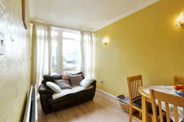 Three Double Bedroom Extended Semi Detached House Yeadon