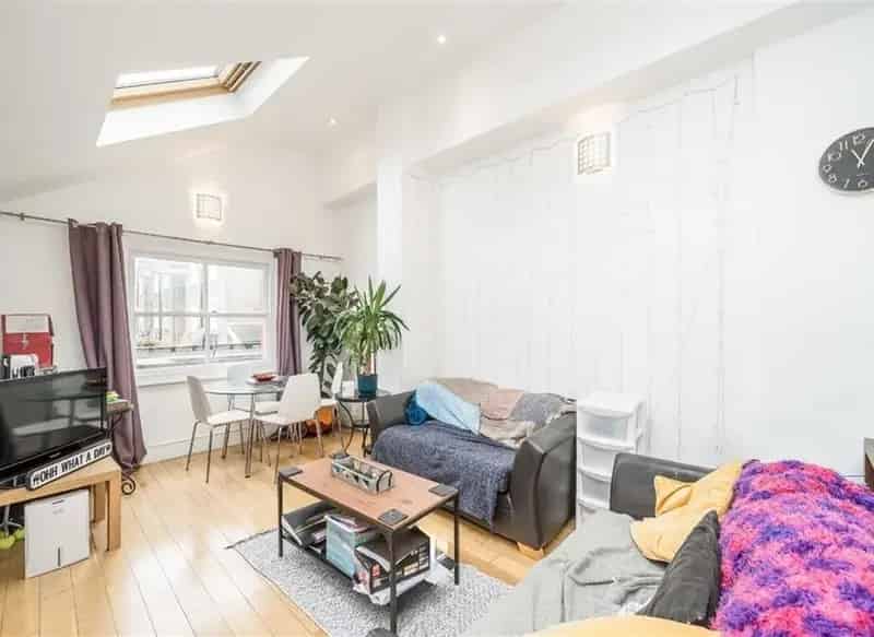 Abbeville Village Period Conversion Two Double Bedroom Flat
