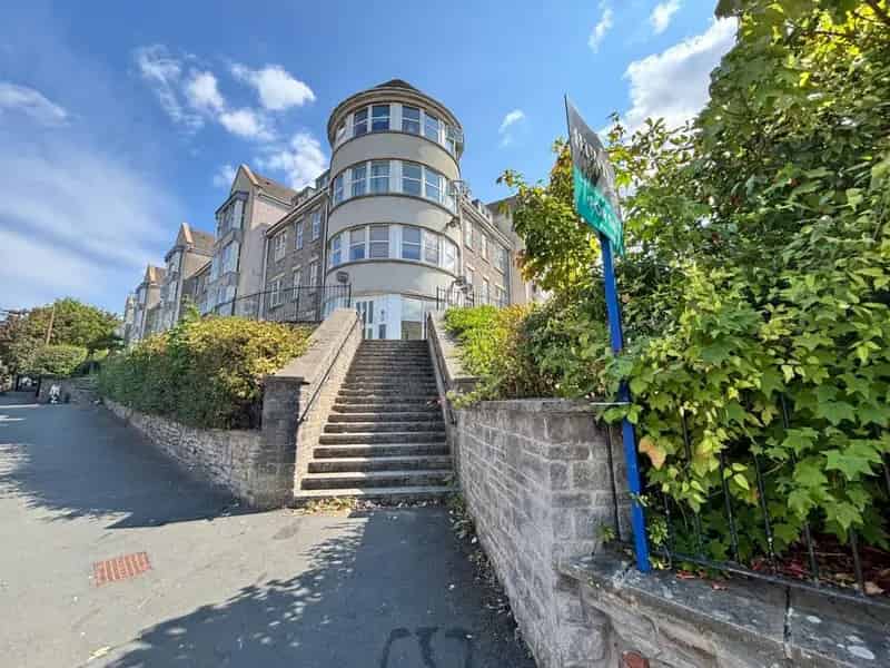 2 bedroom Flat
 For Sale