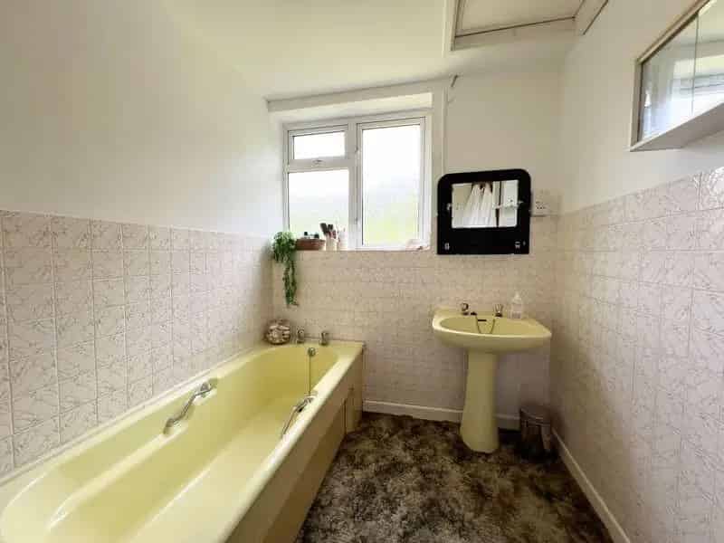 3 Bed House for Sale with 4.25 Acres