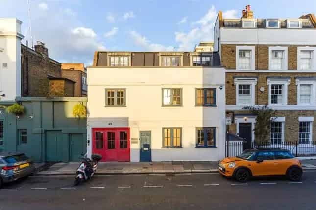 Terraced House for Sale in Holmead Road London SW6