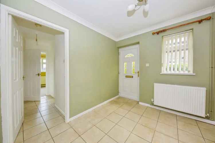 Spacious Semi-Detached Bungalow in Stamford with Garden and Carport