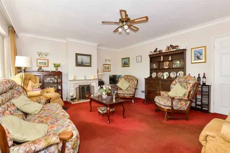 3 Bedroom Detached Bungalow for Sale in Bearsted